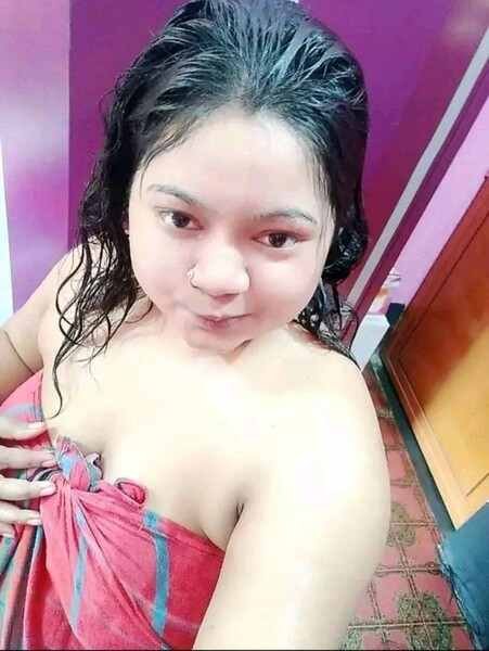 Super hot beauty boudi boobs pics nude pics albums (2)