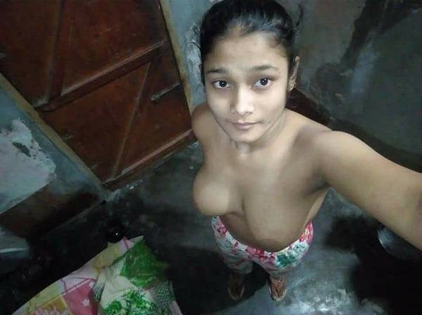 Very cute desi village babe bigtits pics full nude pics collection (3)