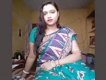 Very beautiful Bengali boudi bf video desi nude show bf mms