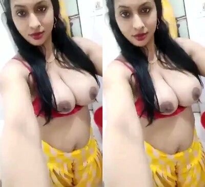 Very-sexy-hot-www-xxx-bhabi-showing-big-tits-viral-nude-mms.jpg
