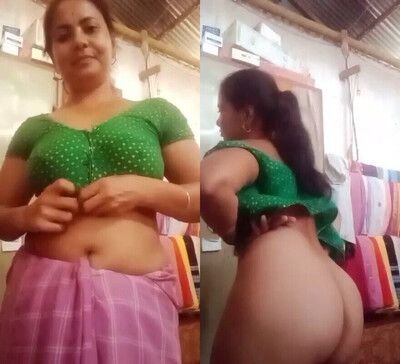 Beautiful-Tamil-mallu-savita-bhabhi-xx-nude-showing-bf-mms.jpg