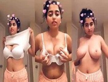 Very-hot-sexy-girl-xxx-vidio-india-showing-big-tits-mms-HD.jpg